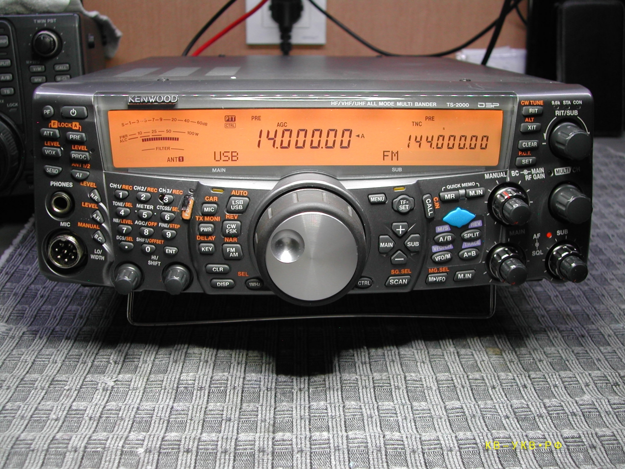 Kenwood  TS-2000.         
